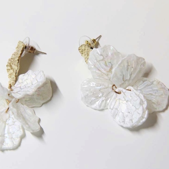 Anti-allergy Shell Detailed Dangle Earrings - Picture 2 of 4